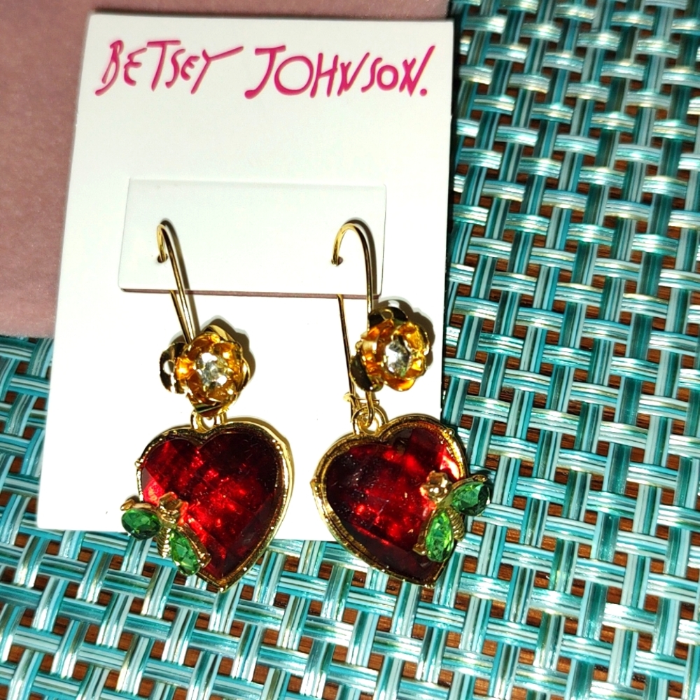 ♥️ Betsey Johnson  heart bee drop earrings ♥️